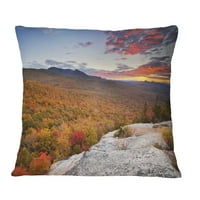Designart beskrajne šume u jesenjem lišću - pejzažni štampani jastuk za bacanje-12x20